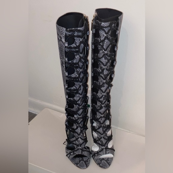 24HR DROP ⬇️ BCBGeneration Peep Toe Gladiator Strappy Heel - Picture 10 of 17